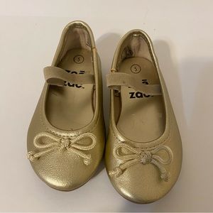 Zoe and Zac gold shoes size Toddler 5 ,Little girl's flats
casual dress shoes